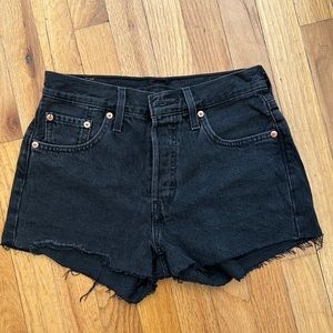 Levi’s 501 short cutoff shorts